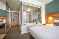 Nightelier Devonport Gateway Hotel