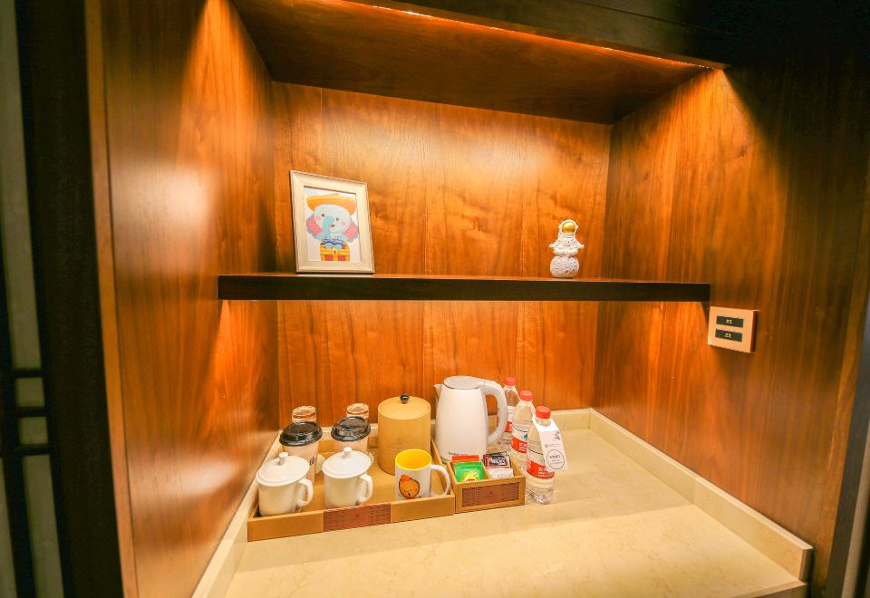 Baihualin Hot Spring Valley HotelPea Planet Theme Family Double Bed Room