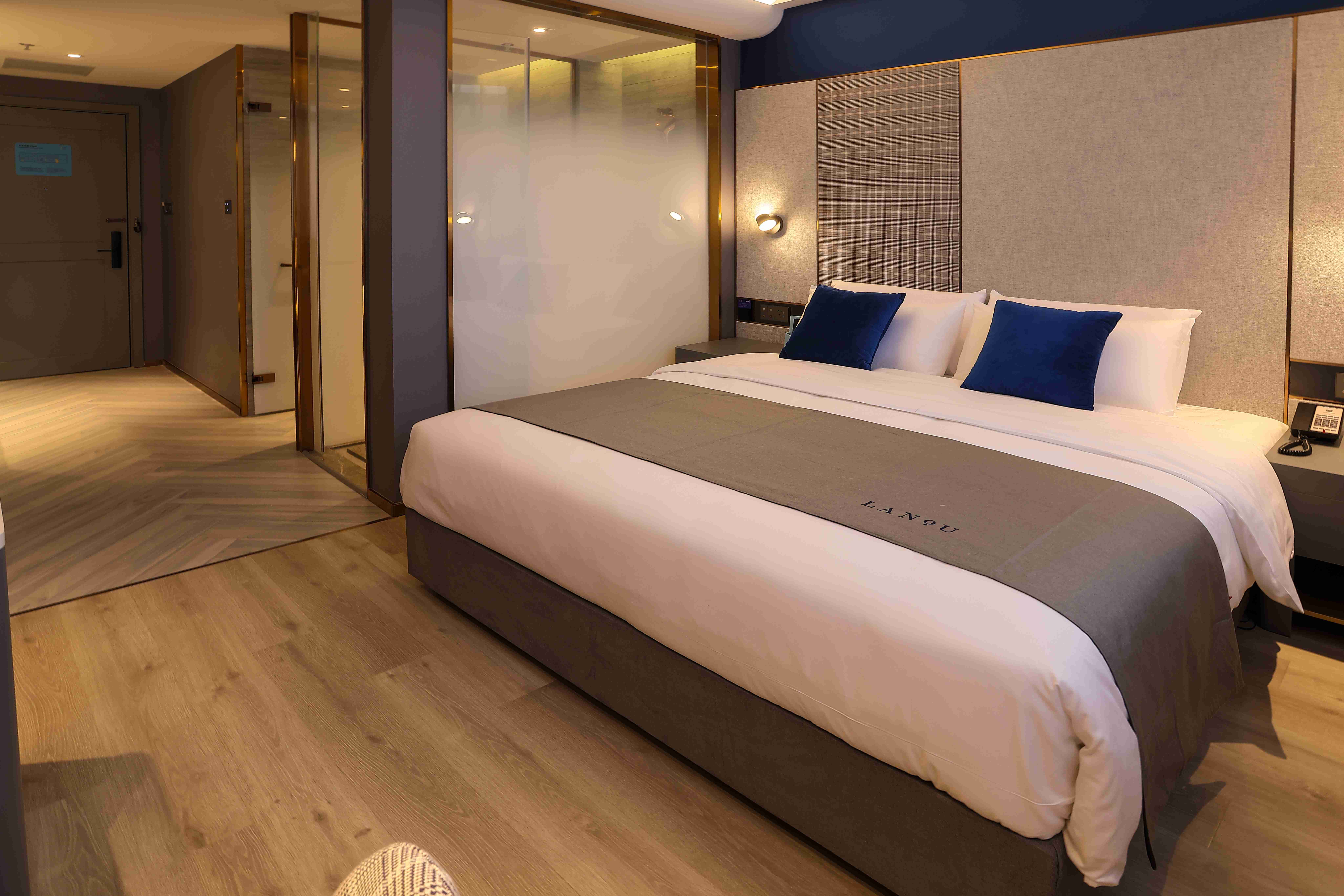 兰艺大床房（全屋智能语音控制+小冰箱）