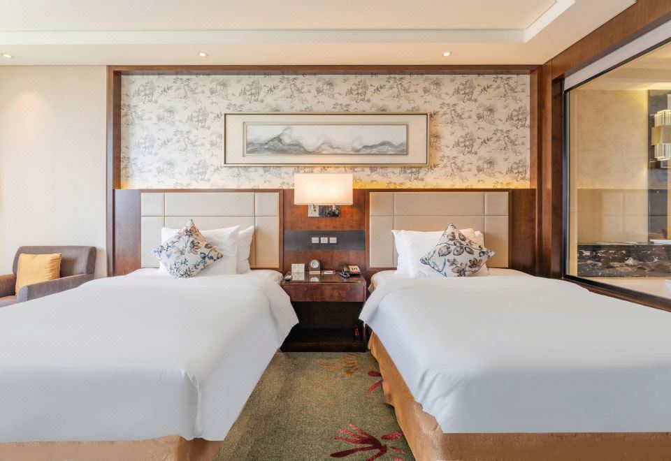 Business Lake View Twin Room (High Floor Unobstructed Lake View)