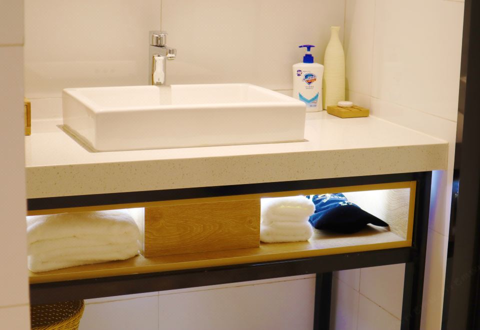 Qiandaohu Xinbo Holiday HotelDeluxe Family Room - 4-Room