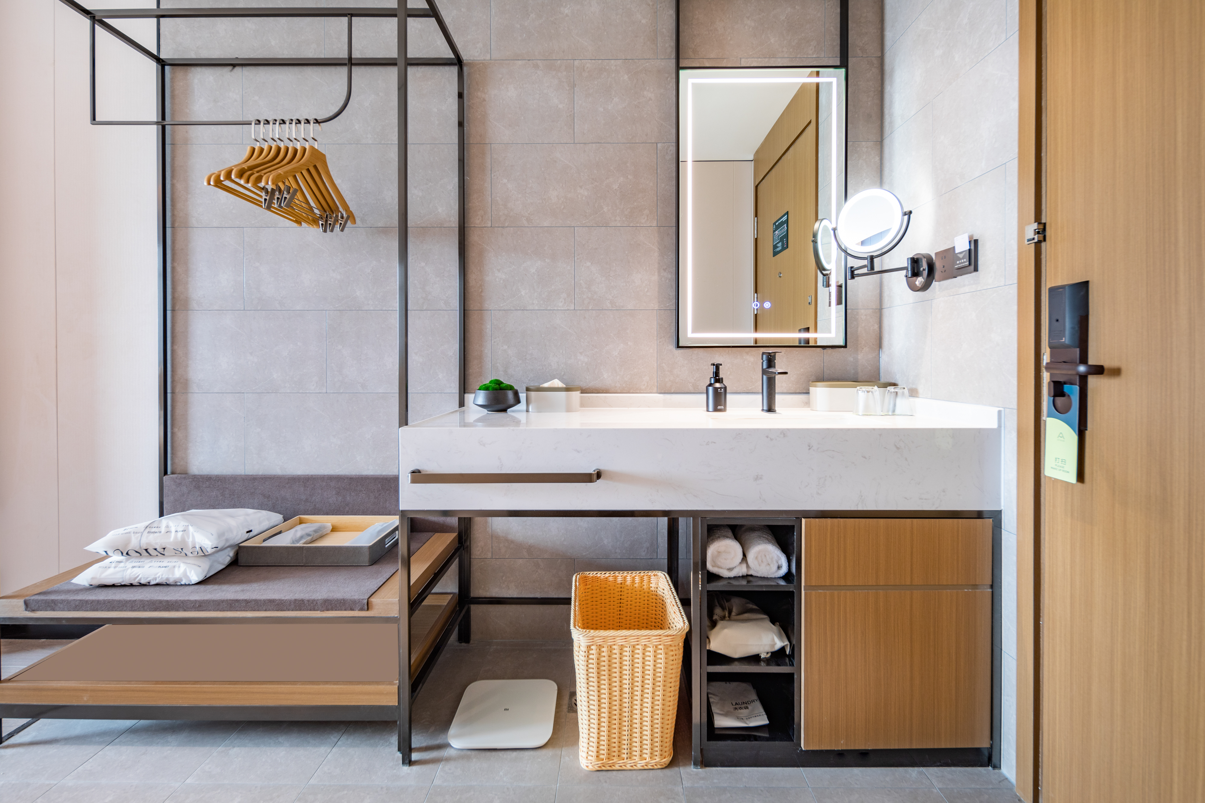 几木双床房（深睡枕+mini吧+55寸投屏电视+浴袍）