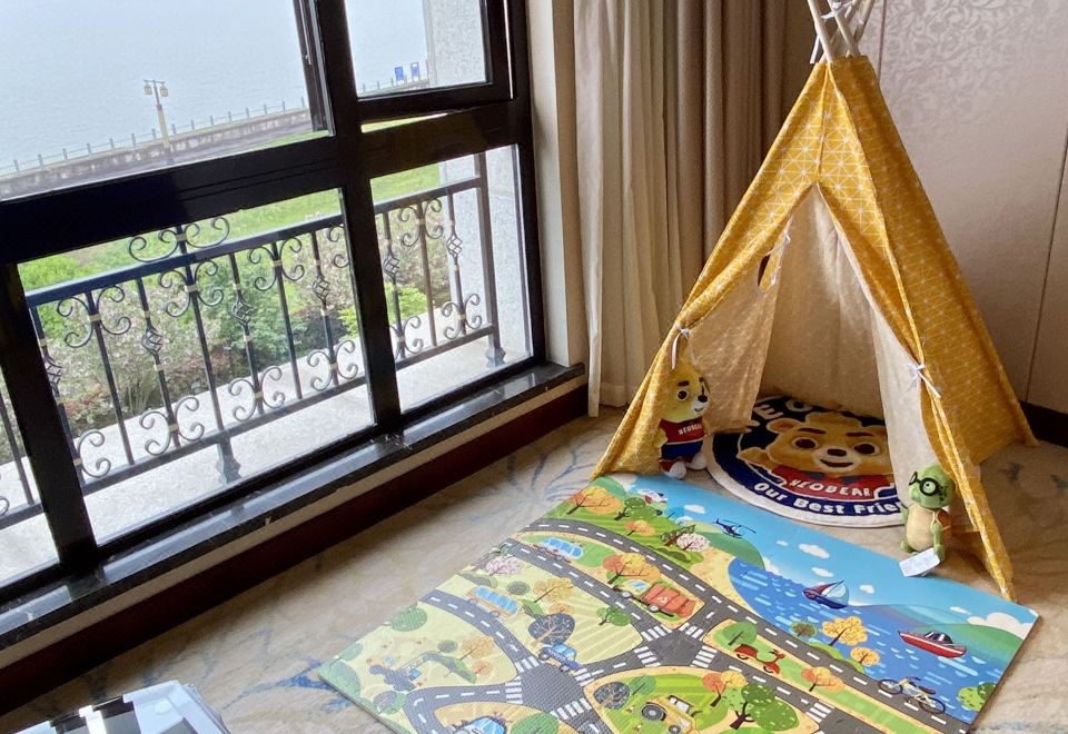 小熊尼奥江景亲子房