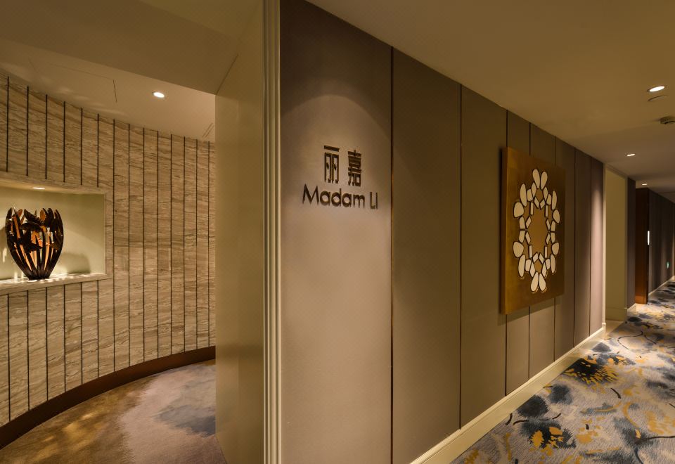 Radisson Collection Xing Guo Hotel ShanghaiLijia Ladies' Executive Business Twin Room