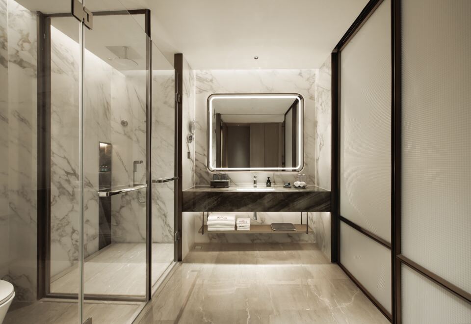 高級湖景大床房