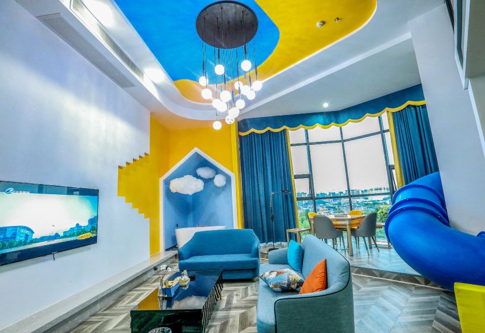 自由夢·Loft藍調滑梯大套房【洗衣機+小廚房+冰箱】