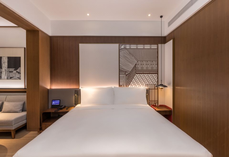 心悦高级大床房（全景落地窗+智能客控+MiniBAR）