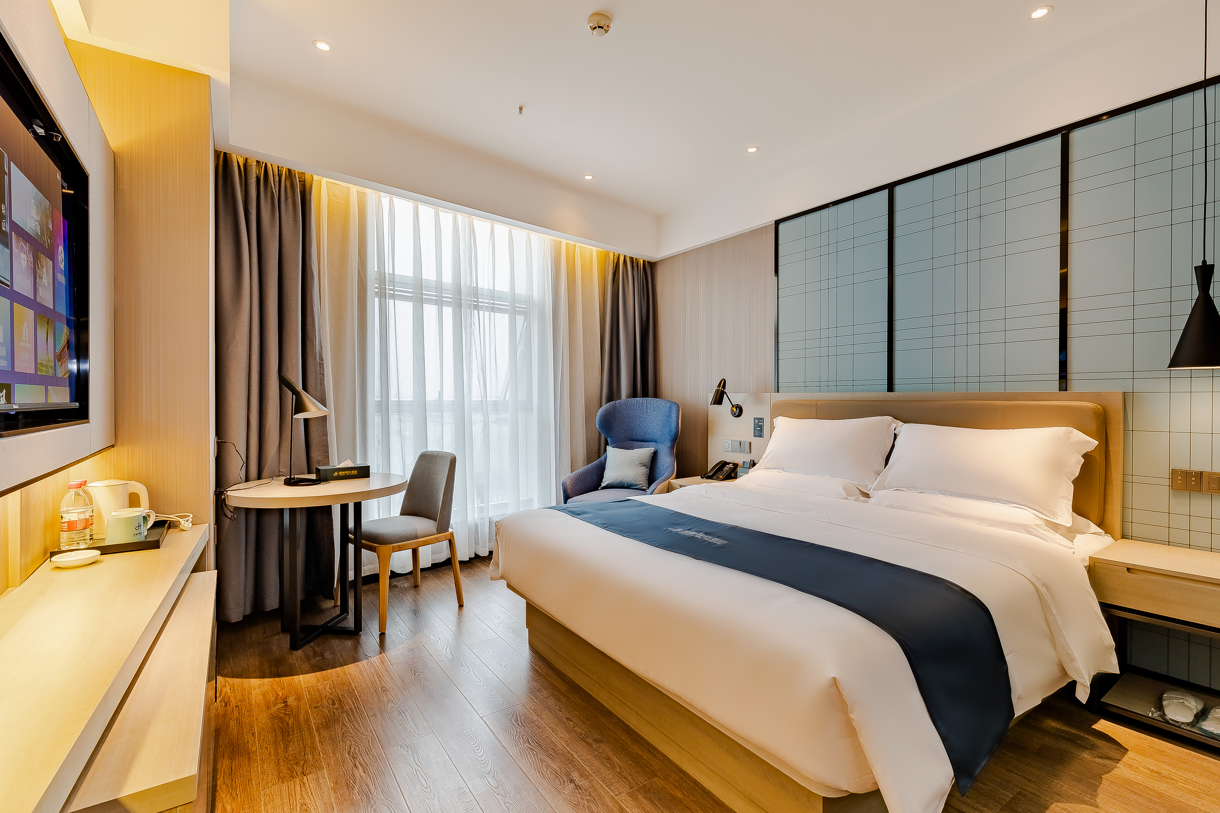 雅漫大床房（森林氧吧+乳胶床垫）