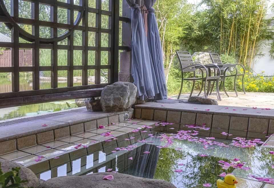 Beijing Placid Lake Resort HotelOne Bedroom Wooden House Around The Lake