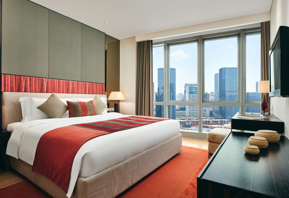 三卧套房 （高空景观+客厅+厨房+冰箱+洗衣机+乾衣机）