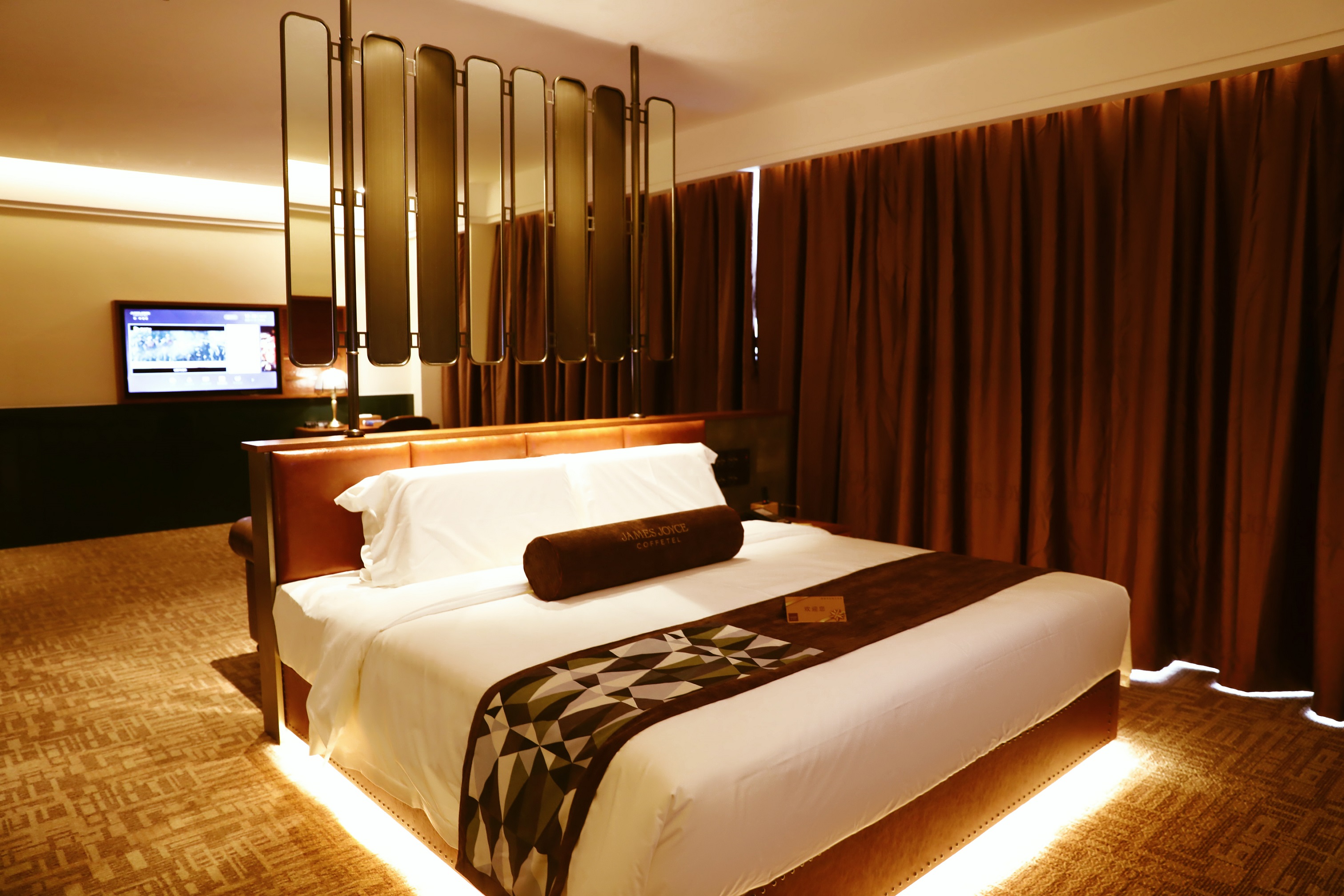 至尊浪漫红酒大床房