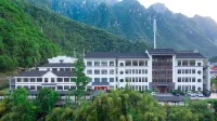 興山高嵐山荘民俗ホテル（朝天吼観光地）