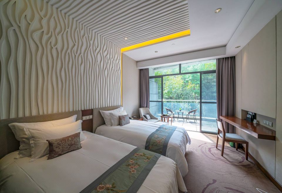 豪華山景陽台雙床房