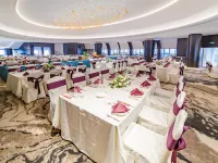Golden Flower Jade Lake Plaza Hotel Hotels in Luopingxian