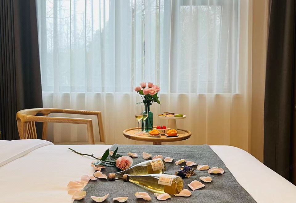 詠蘭居大床房·新中式風溫暖雅居+投屏電視+智能客控