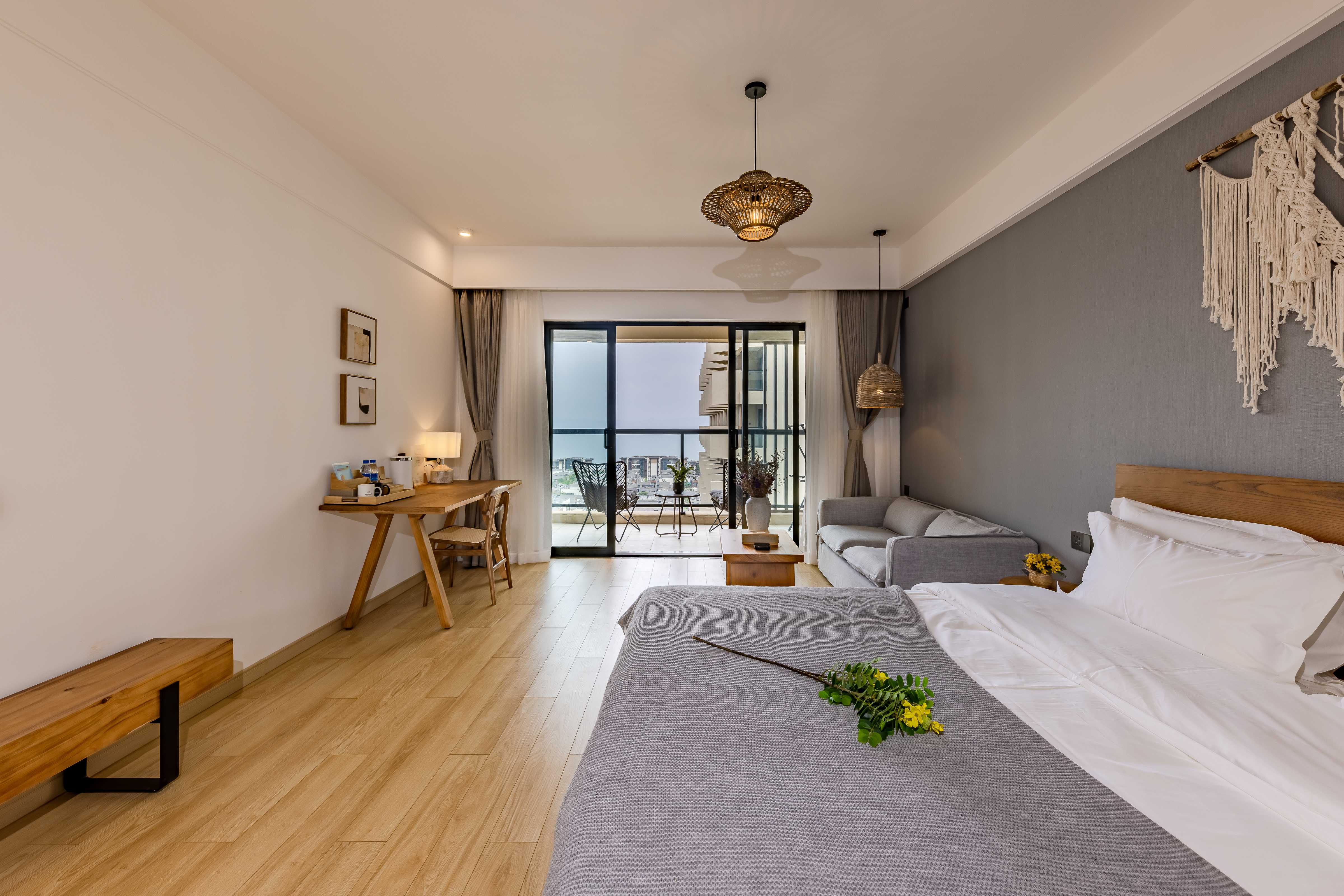 漫云·湖景大床房