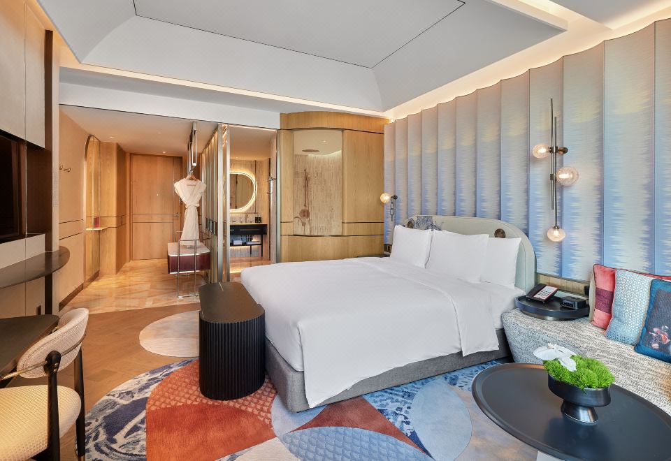 精品湖景大床房