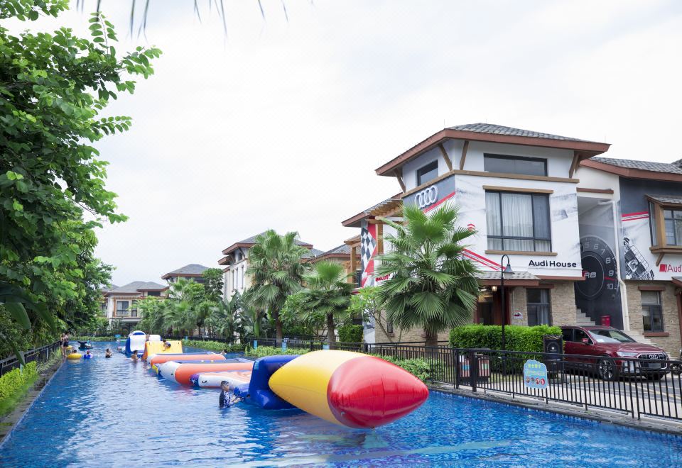 Baodun Lake Hushan Hot Spring ResortVenice Hot Spring Suite - Near Water (Soaking tub)