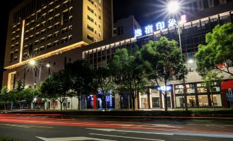 EZ BOUTIQUE HOTEL(Ningbo International Convention and Exhibition Center)
