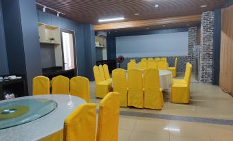 Sunshine Holiday Hotel(Beihai Silver Beach Beach Park)