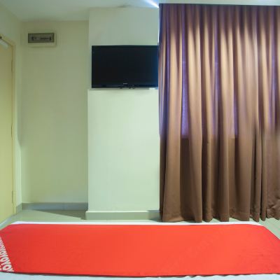 Deluxe Double Room Kupon OYO 89966 Green World Hotel @ Seri Putra