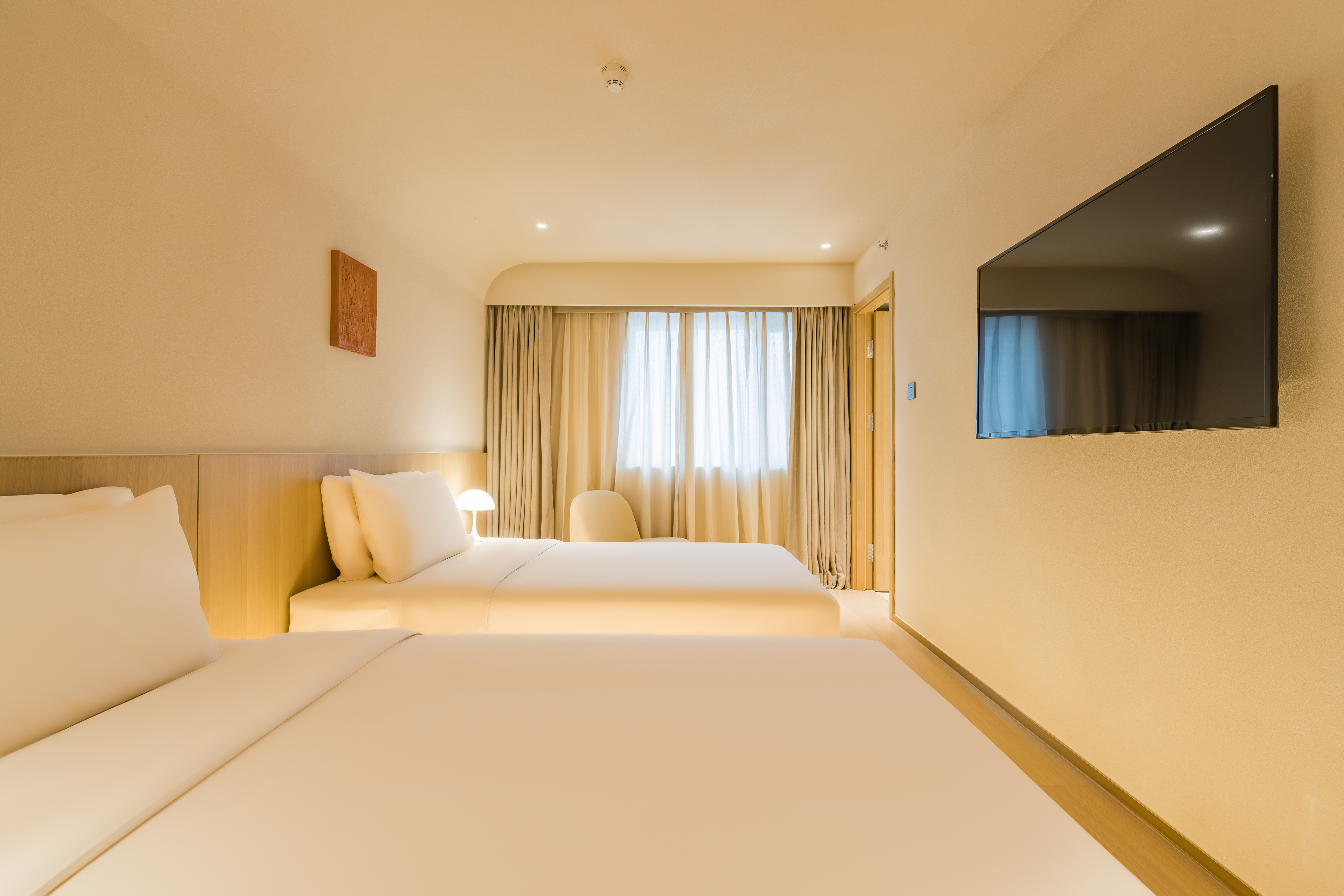 几木城景双床房（深睡枕PRO+手机投屏+小冰箱）