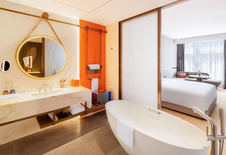 Crowne Plaza Qingdao Jinshui, an IHG Hotel1 King Bed Standard High Floor