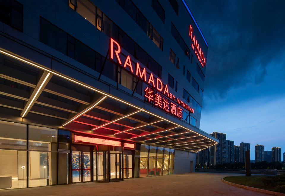Ramada Huzhou Hotel - Housity