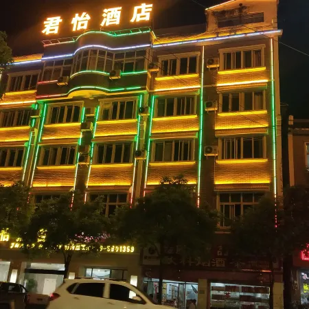 Junyi Qinglong Hotel