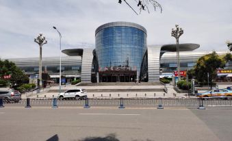 Xi 'an Hotel (Luzhou High-speed Railway Station Commercial City Passenger Terminal Store)