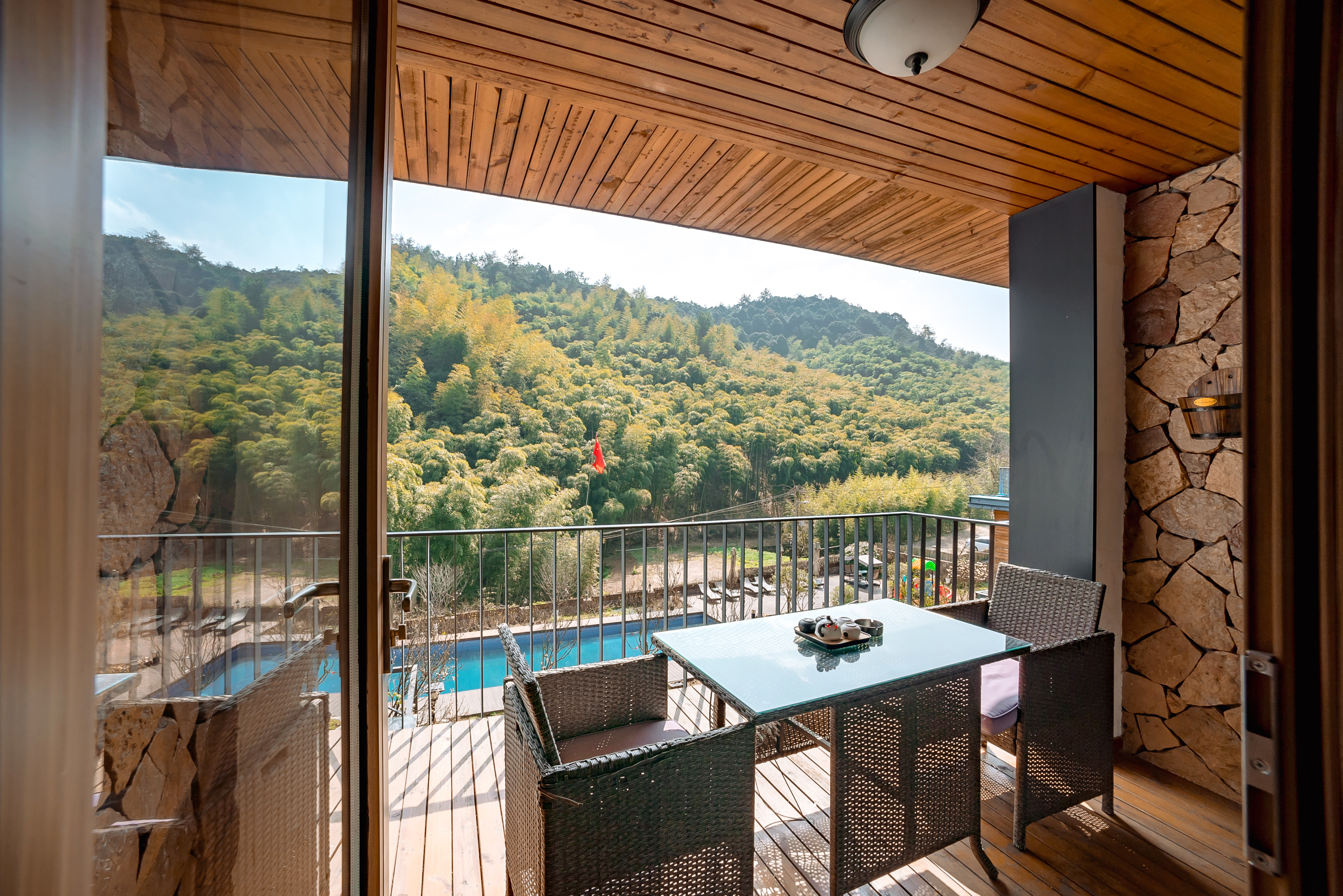 Forest View Family Room With Scenic Balcony&Tub