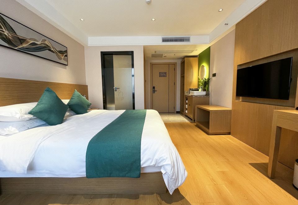 Light Luxury Queen Room