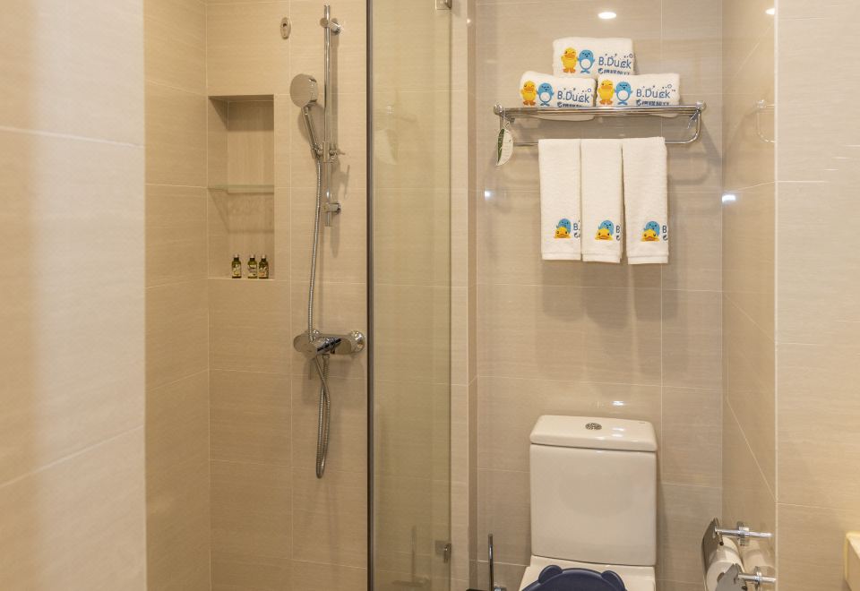 Somerset Haizhu Centre GuangzhouBduck Little Yellow Duck Connecting Three-Bedroom Suite (Washing Machine + Kitchen + Two Bathrooms)