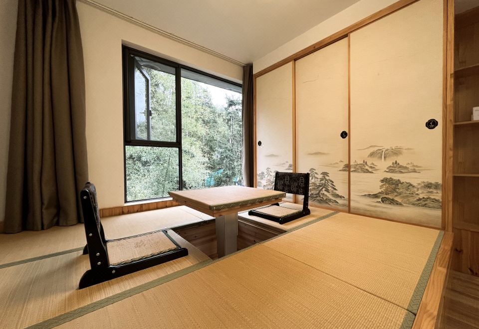 Deluxe Loft Suite