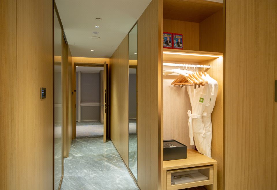 豪華庭院大床房