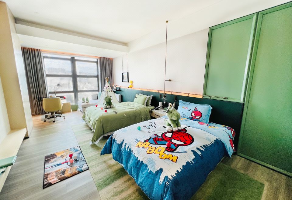 Investon Hotel Shenzhen LonghuaSpider-Man Theme Family Room [Kids Toys + Children Tent]