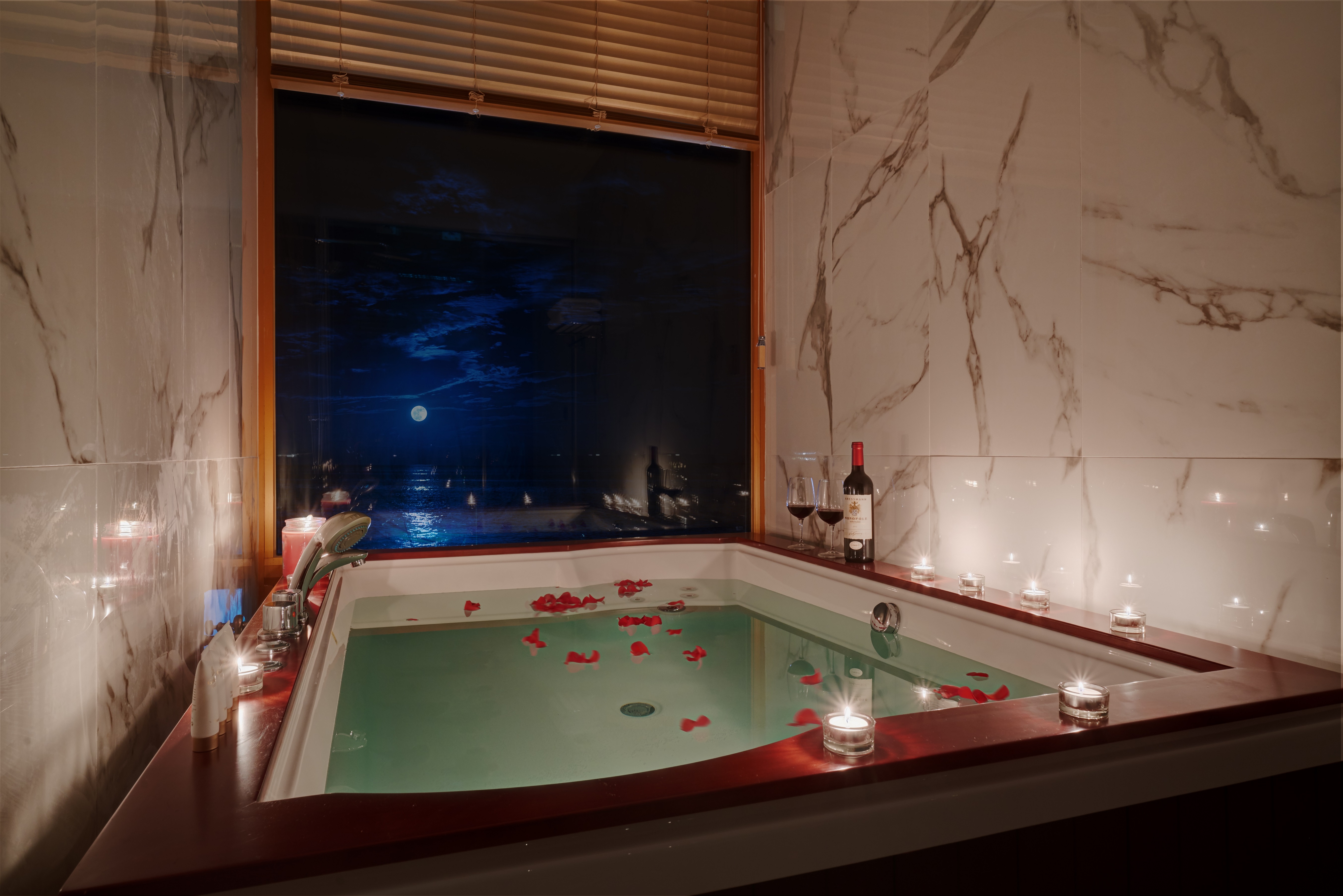 皇家海景房套房 （Jacuzzi）