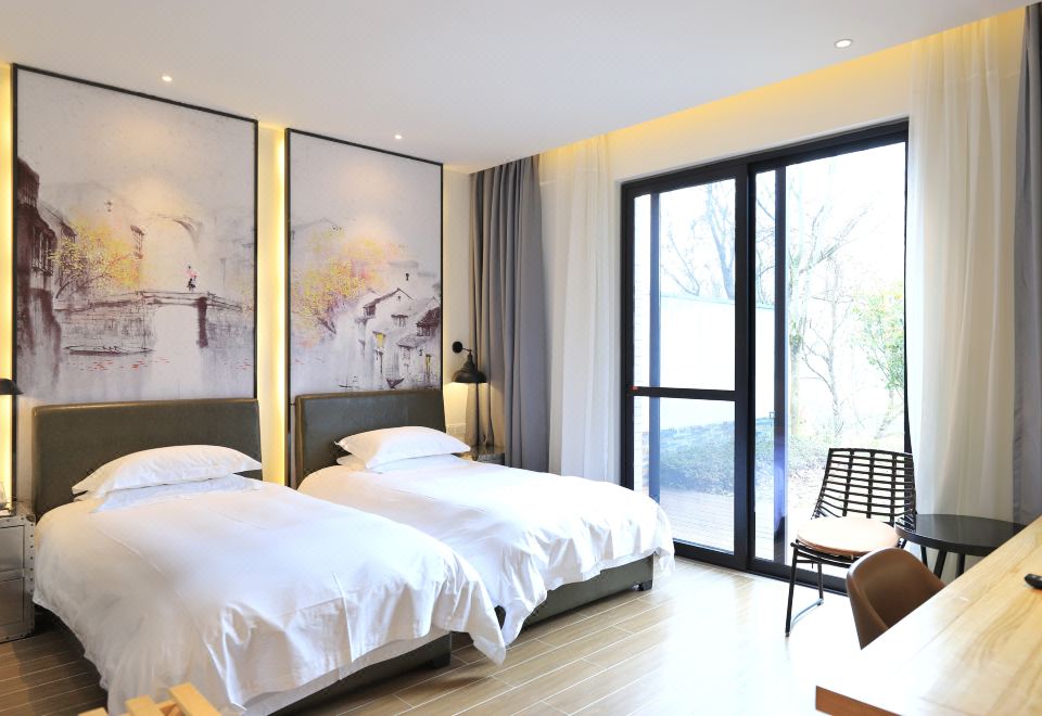 心泊湖景雙床房