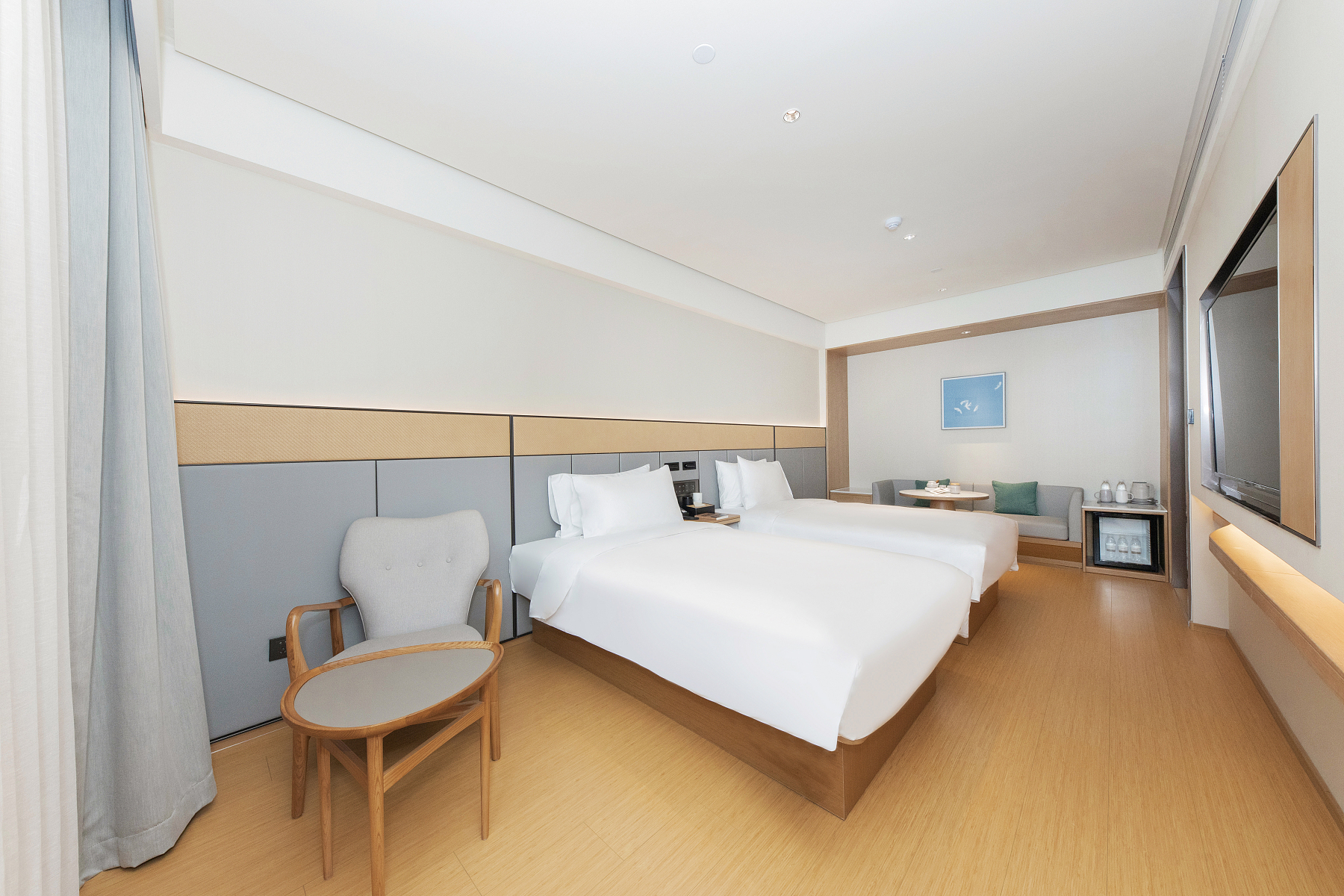 雙床房（65寸電視投屏+冰箱+智能客控+深睡床墊）
