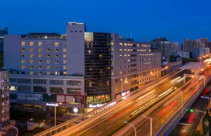 Lichengzhi Hotel (Wuhan Optics Valley Engineering University Yangjiawan Subway Station)