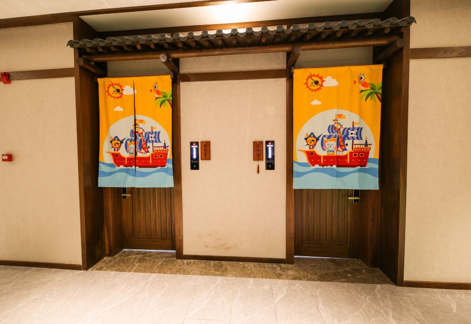 Baihualin Hot Spring Valley HotelPea Planet Theme Family Double Bed Room