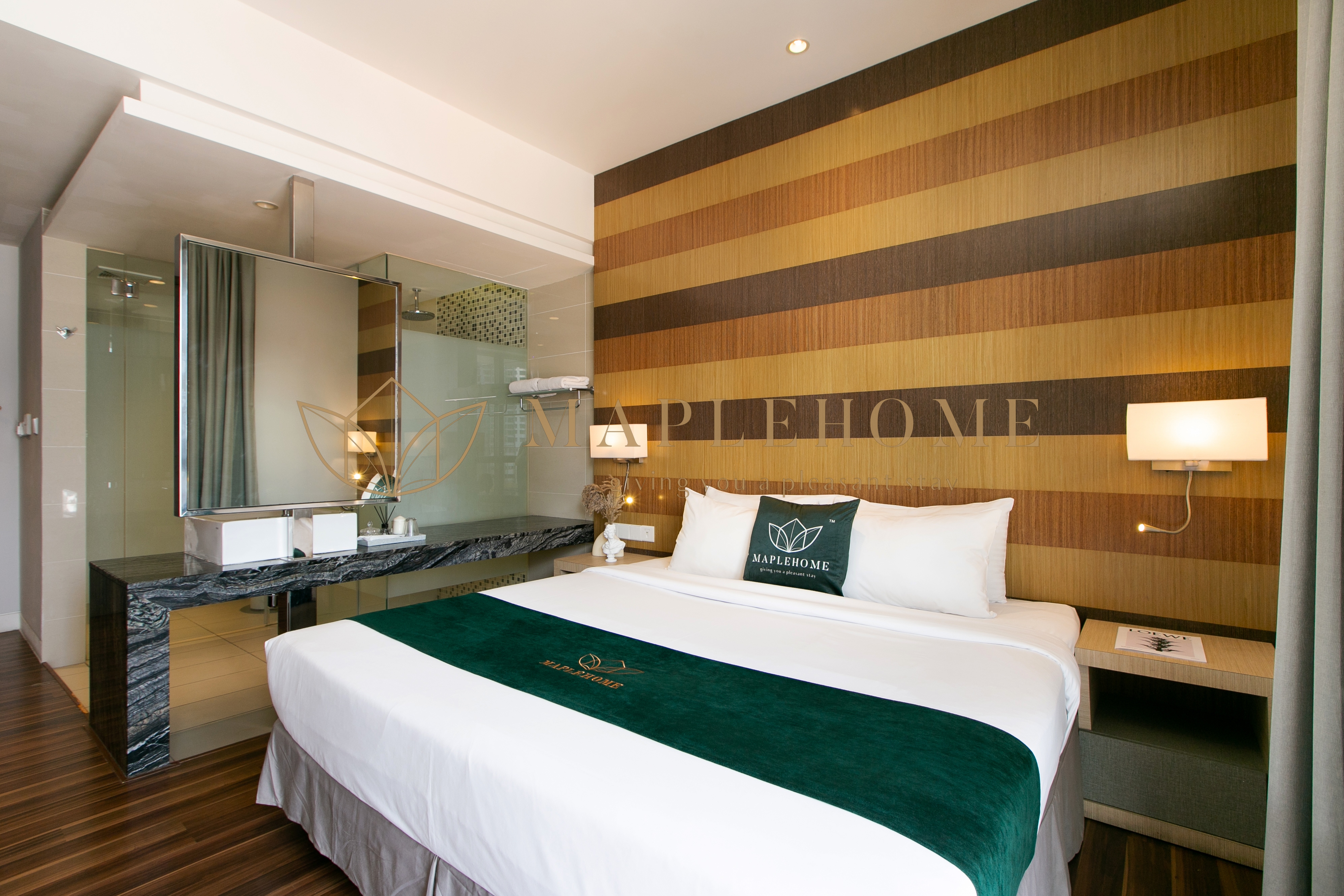 尊貴特大號床套房