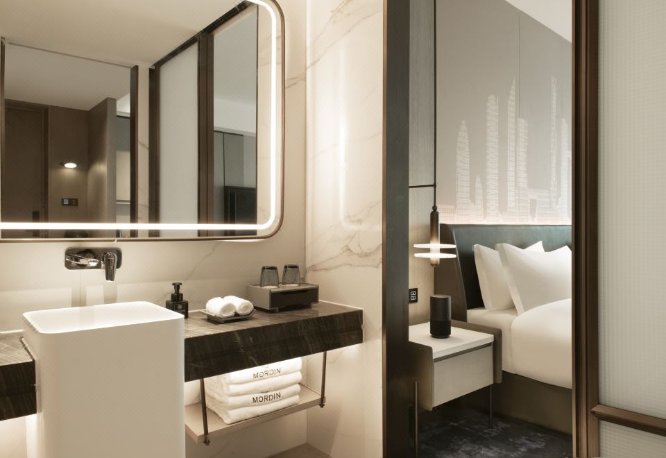 行政湖景雙床房