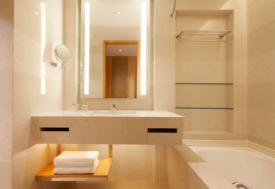 Four Points By Sheraton Shenzhou PeninsulaFour Points Grand Ocean Suite		