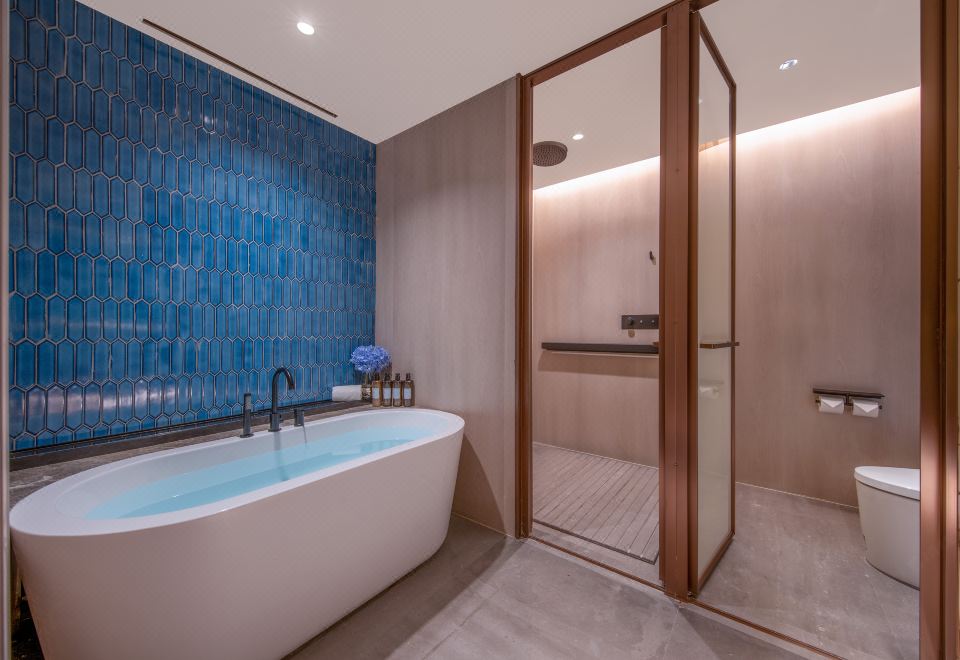 行政大床房（迷你冰箱+智能客控+無線投屏）