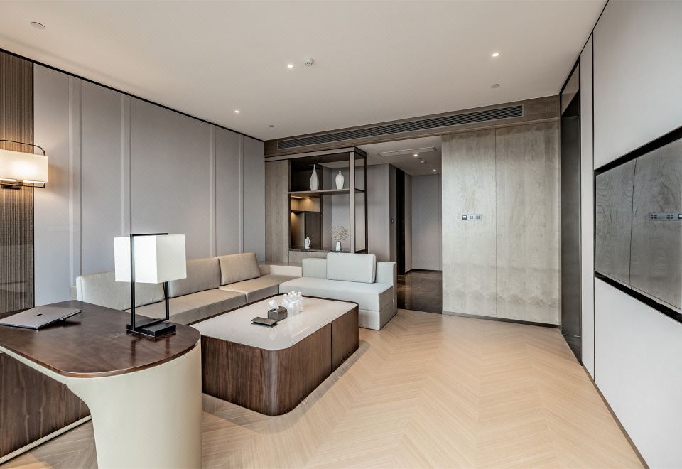 行政套房（智能客控+蓝牙音响+豪华浴缸+coffee机+迷你吧）