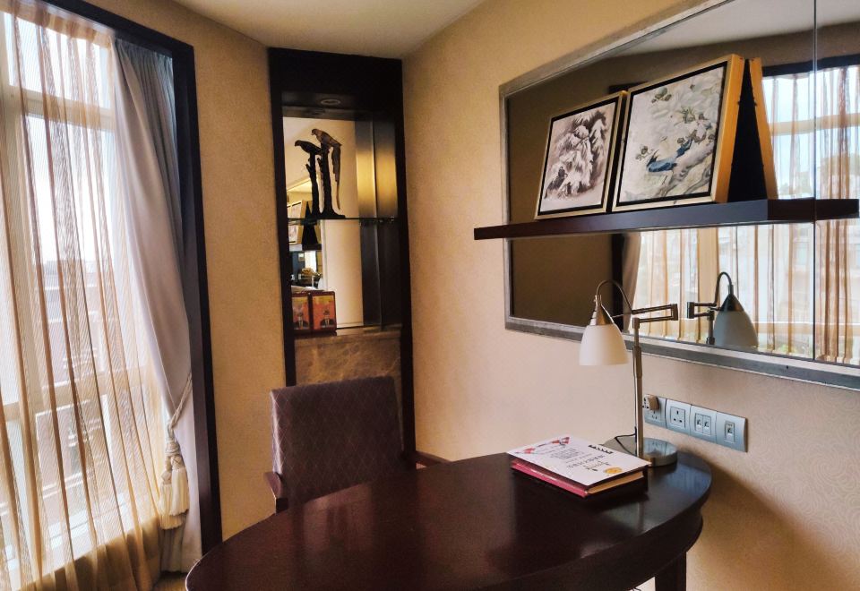 高级双床房【海边城景+办公桌】