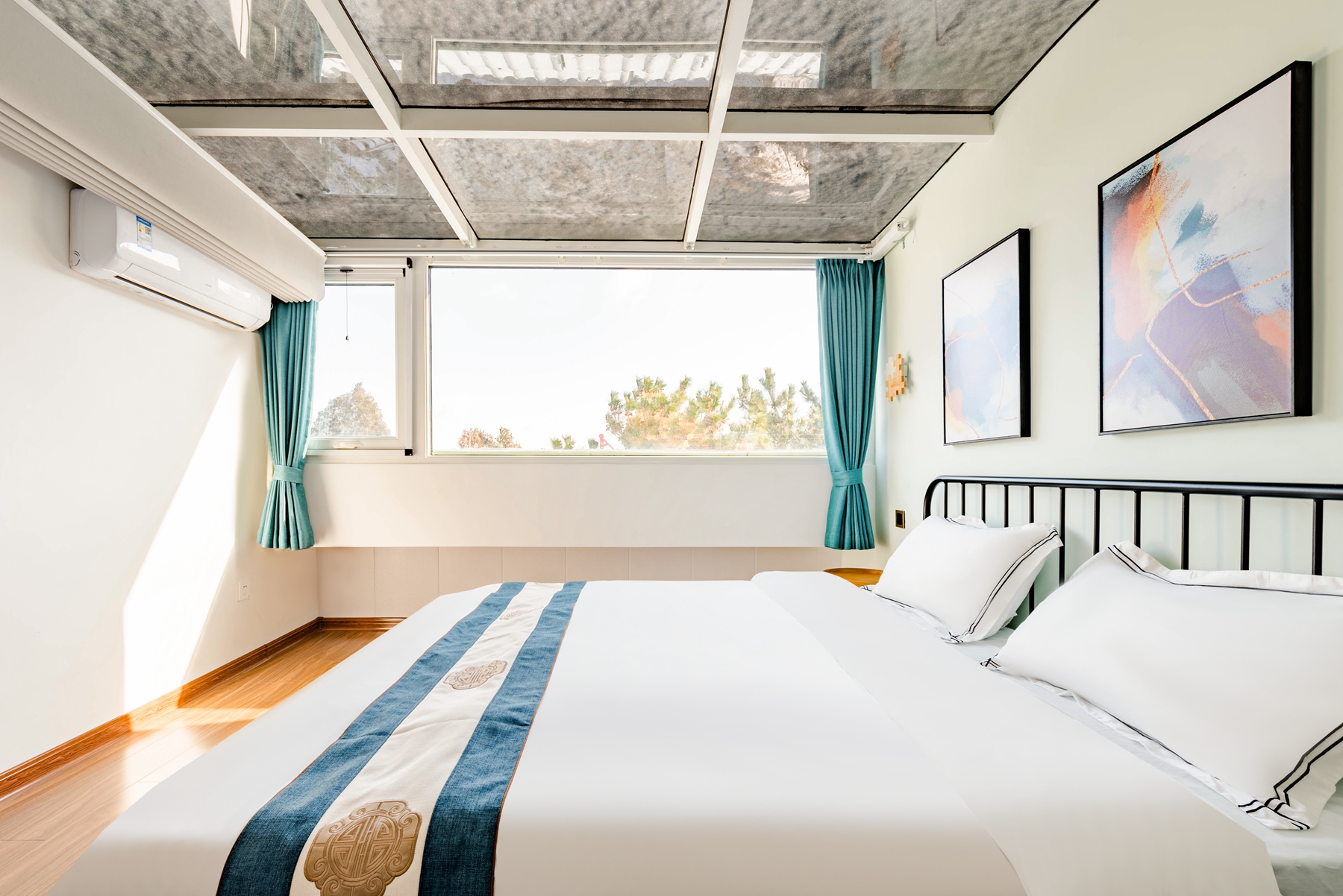 观海loft家庭房（全景飘窗+休闲桌椅）