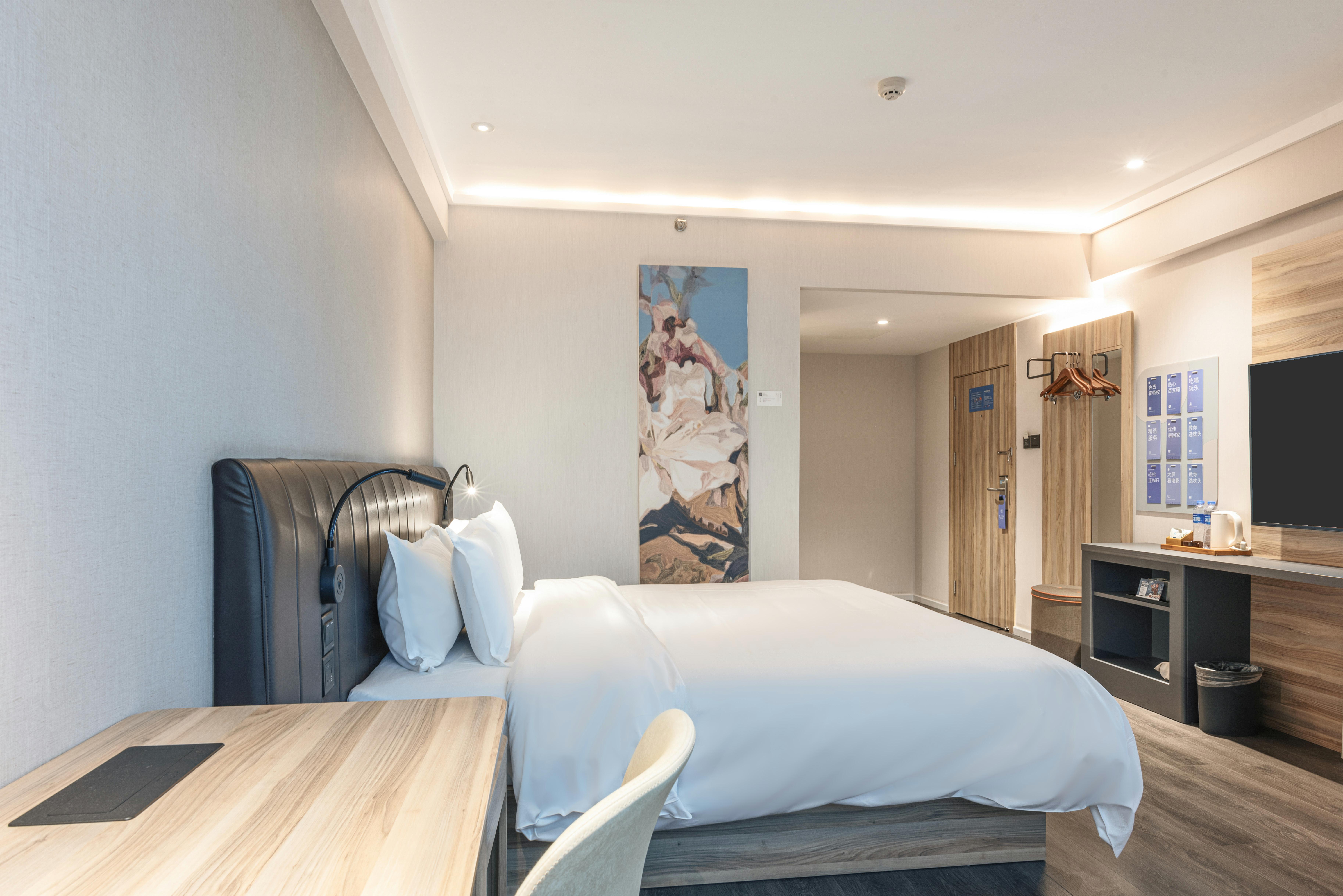 HanTing Premium Hotel (Kunming Donghua)大床房【金可儿床垫+电视投屏】