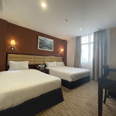 Superior Triple Room Kupon Hallmark Crown Hotel